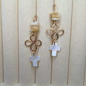 Hammered Clover Cross Earrings